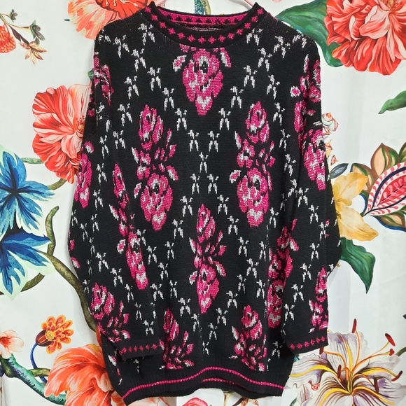 ~{Vintage}~ Woman's rose print glitter thread sweater. - Picture 2 of 3
